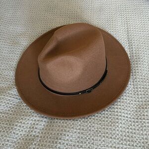 Women’s brown hat